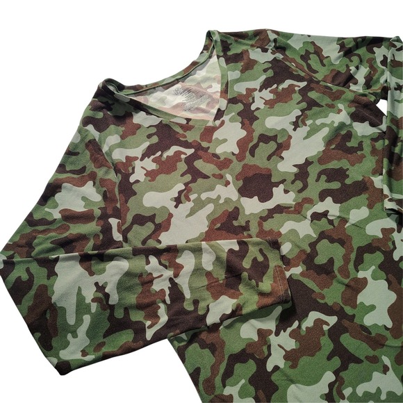 No Boundaries Womens Long Sleeve Camouflage V Neck Top Plus Size 2X/2XG (19-21) - Picture 1 of 10
